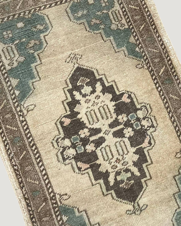 Petite Vintage Rug — No. 15