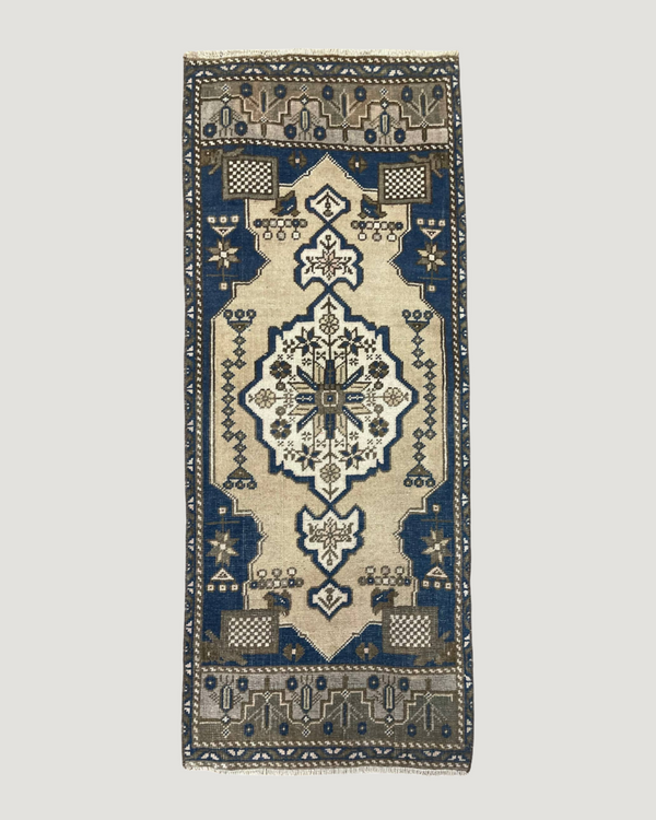 Petite Vintage Rug — No. 19